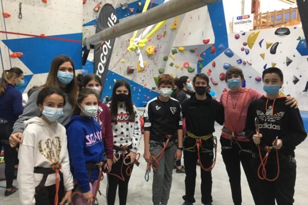 Niños Y Niñas De ADANI, Durante Una Jornada En El Rocódromo.