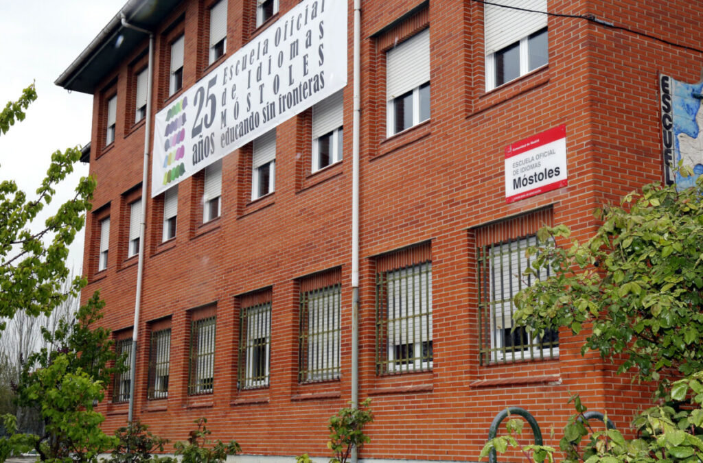 Fachada de la Escuela Oficial de Idiomas de Móstoles