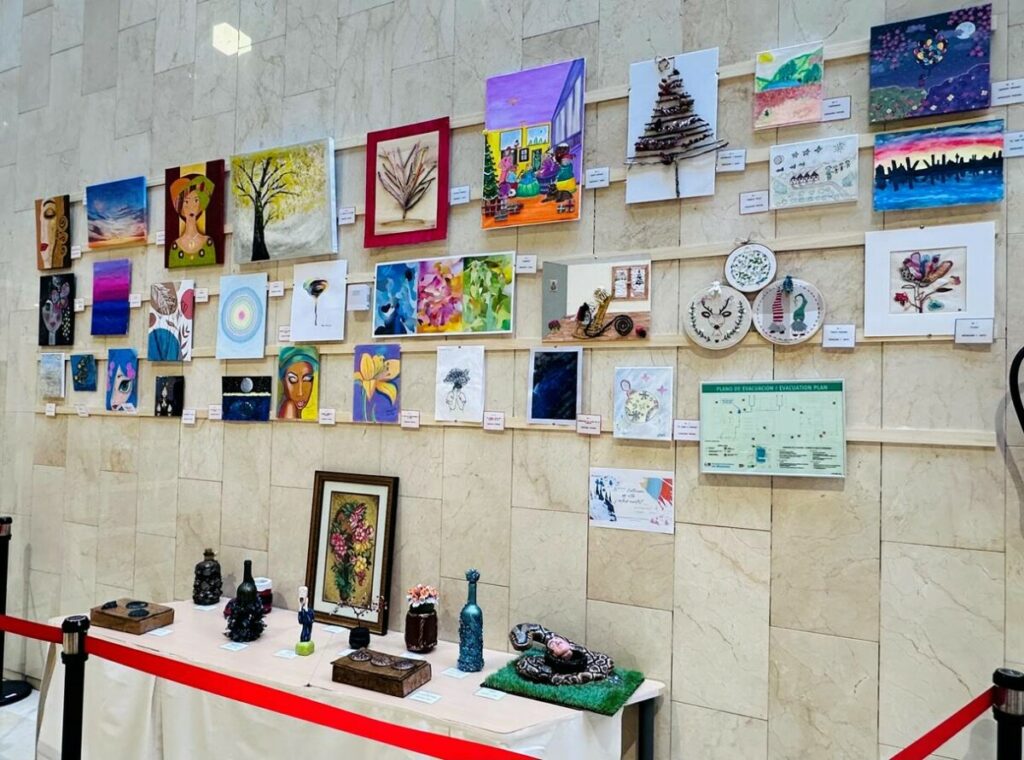 Exposición de las obras participantes en el décimo octavo certamen de salud mental del Hospital Universitario de Móstoles.