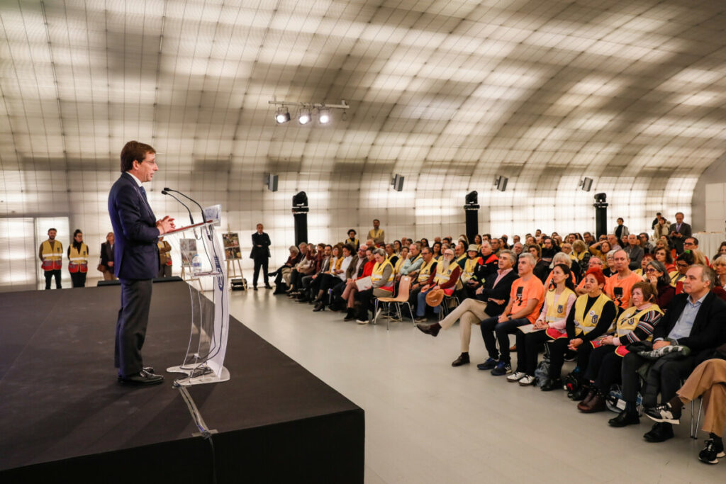 El alcalde de Madrid, José Luis Martínez-Almeida, en el acto institucional del Día Internacional del Voluntariado.